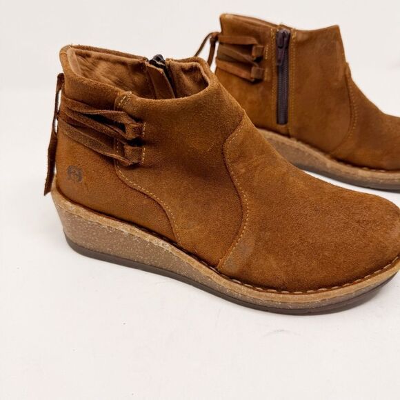 Born Short Ankle Booties Size 36 Camel Suede Boots - Picture 2 of 9